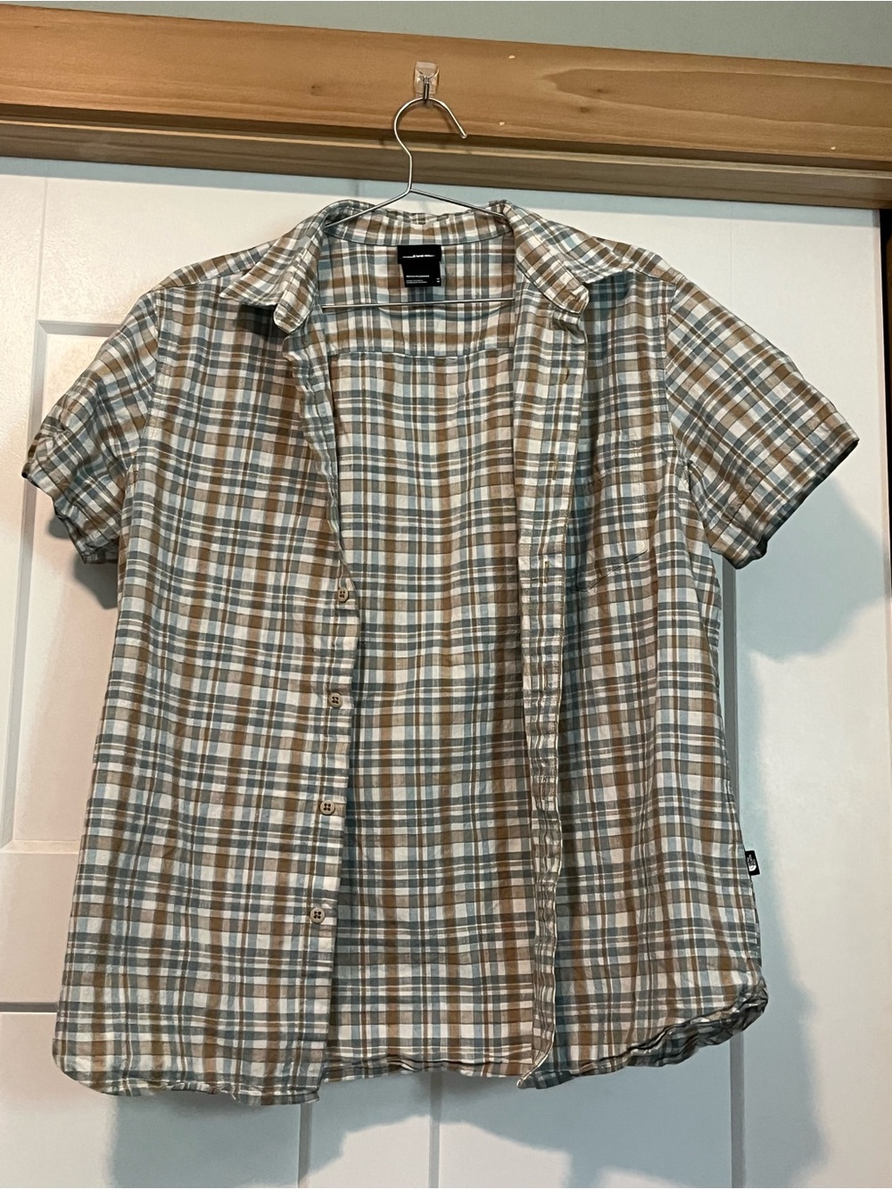 Men’s north face Casual Plaid Short-Sleeve Shirt size medium *runs small